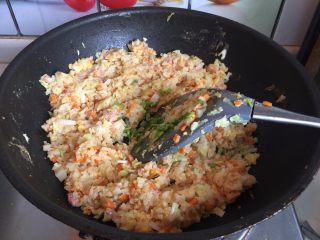 12、鹅肝酱蛋炒饭,起锅前，加点鸡粉、葱花拌匀