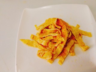 12、了不起的小番茄+茄汁鲜虾鸡蛋面,放凉后切条状