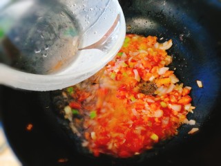 19、了不起的小番茄+茄汁鲜虾鸡蛋面,加入清水