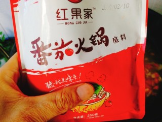 21、了不起的小番茄+茄汁鲜虾鸡蛋面,然后加入番茄火锅底料