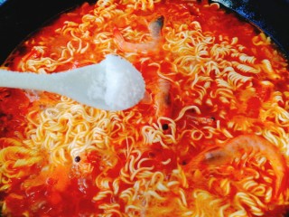 27、了不起的小番茄+茄汁鲜虾鸡蛋面,适量的盐