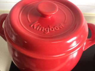 7、猪肚包鸡,盖上盖子把火力调到最小慢炖。