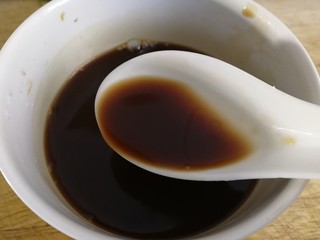 10、鱼香肉丝,调料汁：生抽➕醋➕糖➕盐➕淀粉➕清水搅拌均匀。