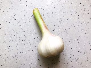 2、蒜蓉拌鸡蛋,新蒜一个