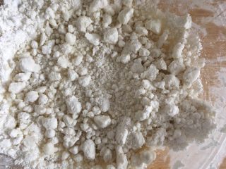 6、彩色糯米糍,加入油