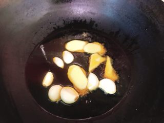 8、吃鸡➕鸡煲火锅,再加入生姜大蒜