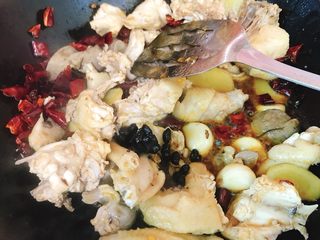 11、吃鸡➕鸡煲火锅,加入豆豉包