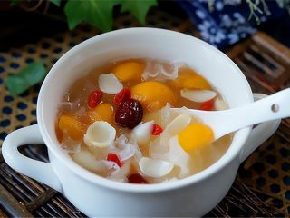 13、枇杷百合银耳羹,美食即享