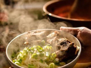 18、羊蝎子红汤面,看看是不是热气腾腾