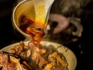 20、羊蝎子红汤面,还有菜叶