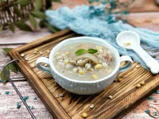 13、黄豆猪脚汤#电饭煲版#,满满的胶原蛋白，老少皆宜。