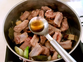 10、冬至美食    简单易做的家常红烧排骨,加入料酒