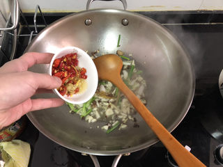 20、酸汤牛肉➕酸菜粉丝牛肉,加入干辣椒泡椒煸香