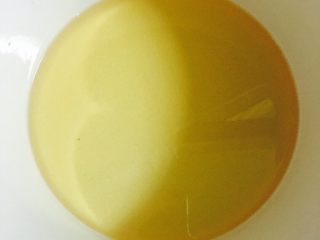 4、广式红豆沙蛋黄月饼,慢慢色泽越来越深