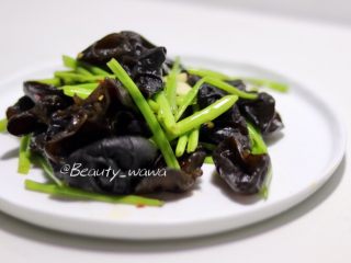 12、去油去腻—黑木耳炒空心菜,关火，盛出装盘