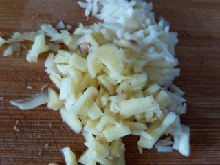 1、香菇肉丸（可蒸可烤）,30克生姜，25克大蒜切成沫儿