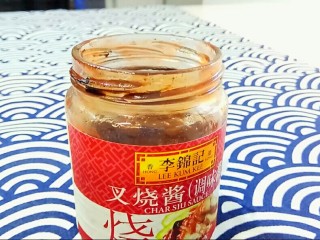 4、秋膘叉烧肉,叉烧酱和柱侯酱我用的是李锦记的，做出来味道很正宗。