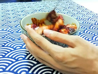 8、秋膘叉烧肉,用小勺或者用手抓匀。