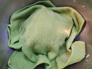 8、炸酱面~自制手擀面版,盖一层湿布,醒面十五到二十分钟