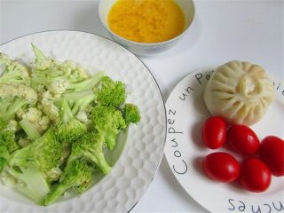 5、小丑趣味早餐 ,准备好要做小丑的食材