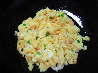 7、小丑趣味早餐 ,为宝宝炒一份嫩嫩的葱香鸡蛋