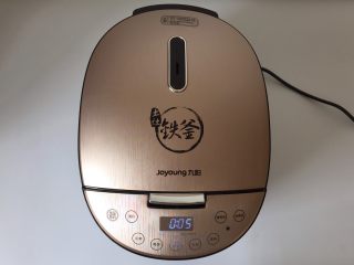 12、丝瓜酿虾,设置蒸煮功能,蒸5分钟。