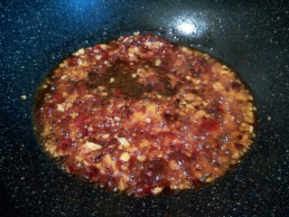 4、啤酒小龙虾,炒香酱料，