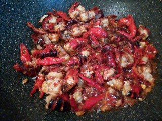 6、啤酒小龙虾,加生抽，十三香翻炒