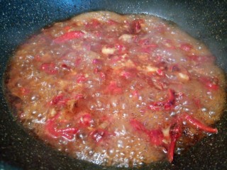 7、啤酒小龙虾,加一罐啤酒330ml的，大火炖