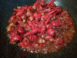 8、啤酒小龙虾,等到汤汁浓稠