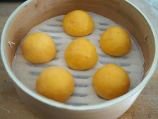 9、秘制千刀肉,6个小碗做好，放入蒸笼中10到15分钟