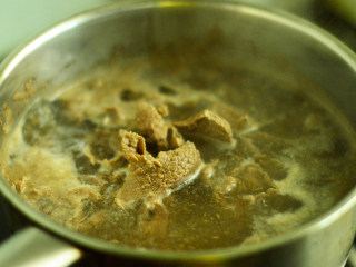 4、番茄牛肉杂蔬汤,焯掉血水后关火