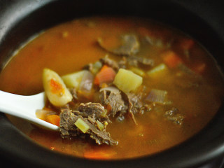 25、番茄牛肉杂蔬汤,再煮5分钟即可