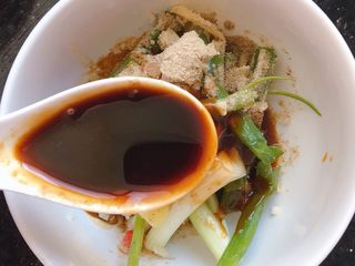 8、电饭煲焗鸡,四茶匙生抽