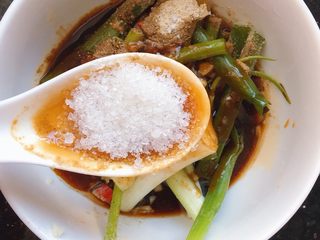 10、电饭煲焗鸡,半茶匙白糖