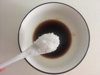 7、小牛饭便当,两小勺白糖调匀