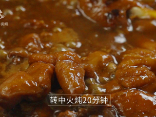 21、酱香浓郁的开胃鲁菜,三步学会秘制酱焖鸡,转中火炖20分钟