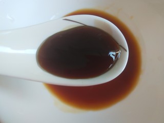 12、广式煲仔饭,加入耗油。