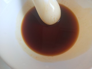 14、广式煲仔饭,搅拌均匀。