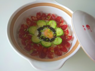 15、广式煲仔饭,在撒上香葱。