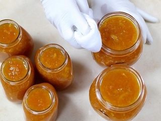 11、橘子柠檬????果酱,瓶口一定也要用干净的布擦干净，盖好盖！是不是以为这样就是好了？？no.no.no