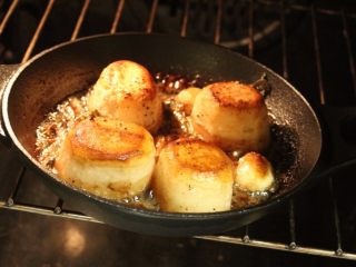 9、融化的土豆,烤好出炉，汤汁几乎都收干了。