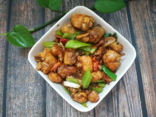 20、麻辣干锅鸡,成品图，麻辣鲜香