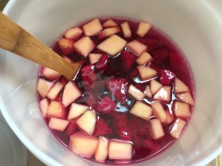 14、夏日果味酵素饮品,每天早晚各搅拌一次。夏天3-4天。冬天一周。