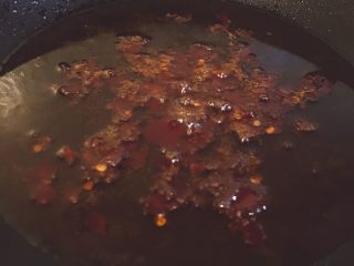 8、麻辣藕片,煸炒出红油