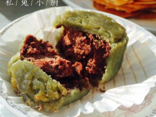6、抹茶桃山皮红豆月饼～（附红豆馅做法）,里面的红豆沙，松松散散哒，好棒～