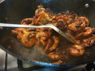 25、麻辣干锅虾,翻炒入味儿。