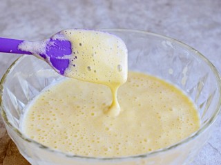 9、奶香玉米饼,拌匀至无颗粒状态