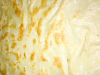 14、美味酱香饼,烙制两面出现斑驳的金黄锅巴,每次翻面刷点油饼会更香脆