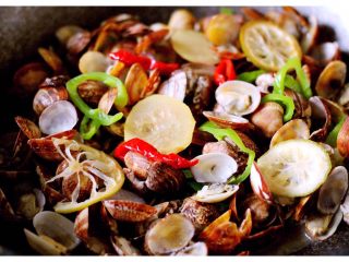 11、风味花蛤,鲜美无比的风味花蛤就炒好了……